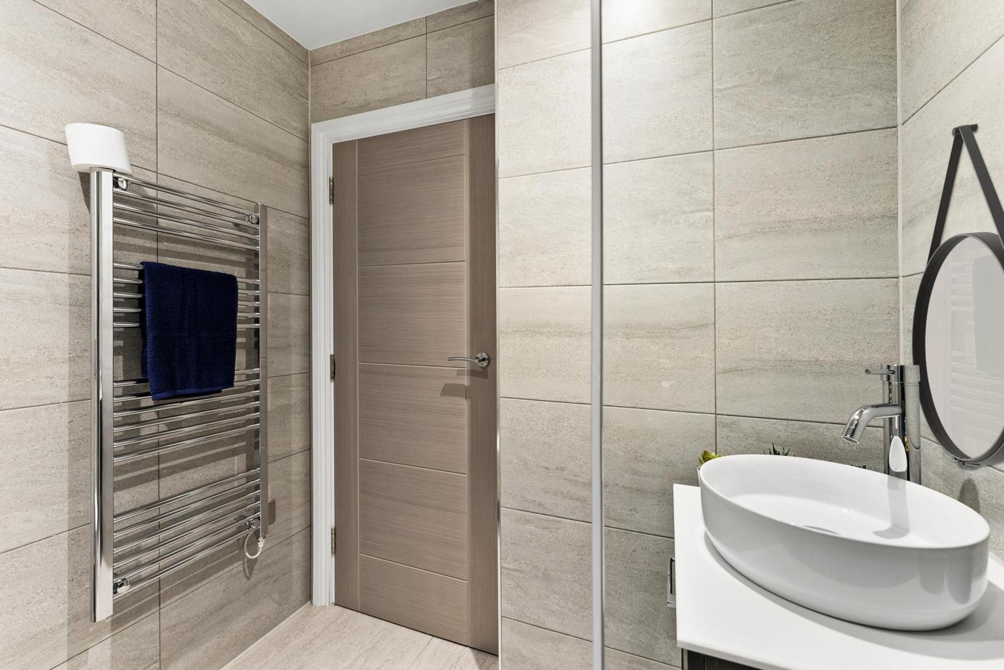 Stylish Large Leeds Apartment - Parking Buitenkant foto