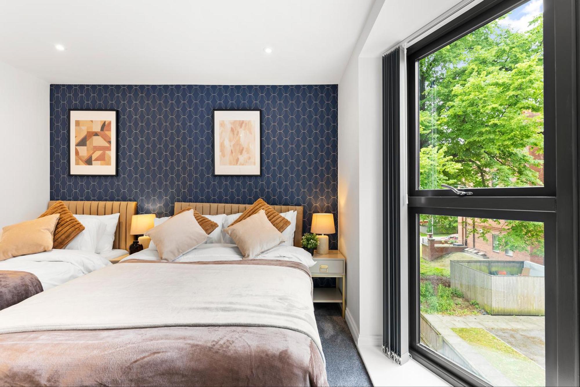 Stylish Large Leeds Apartment - Parking Buitenkant foto